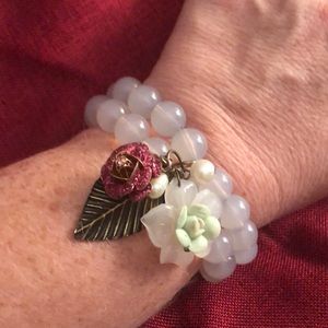 💍3 for $25💍Cute floral accent beaded bracelet